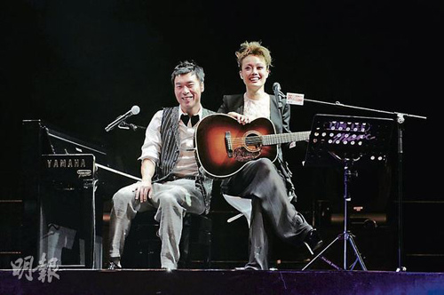 许志安演出互动引发热议，经纪人澄清婚讯传闻